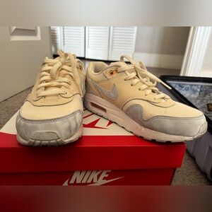 Nike Air Max 1 light yellow Sneakers